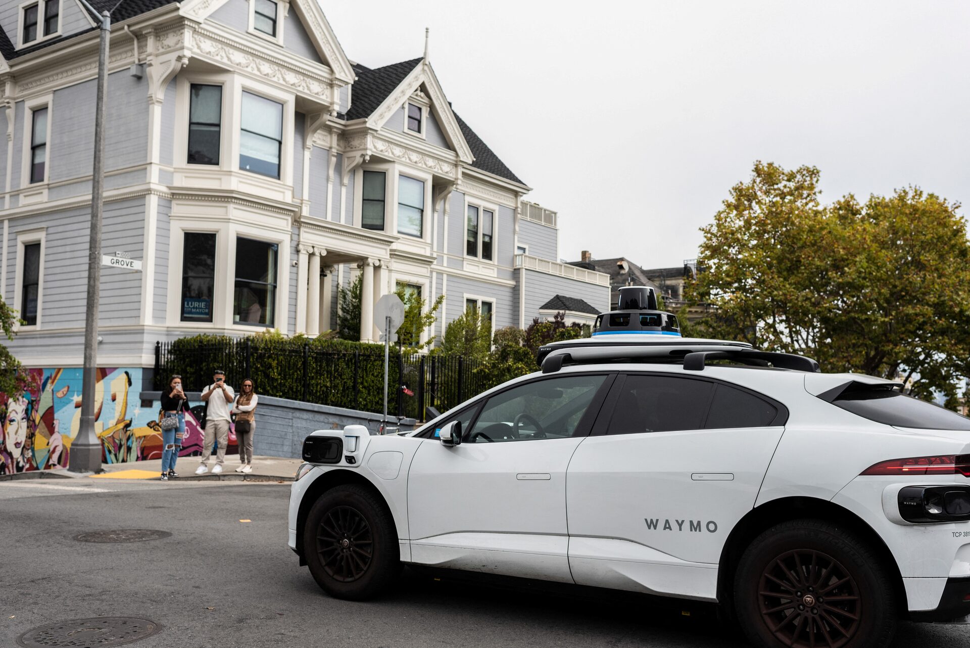 autonomous_driving_tesla_waymo_자율주행_테슬라_웨이모